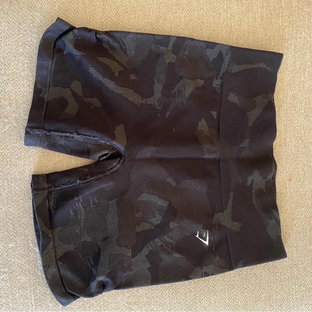 Gymshark Camouflage Adapt Biker Shorts - size Large